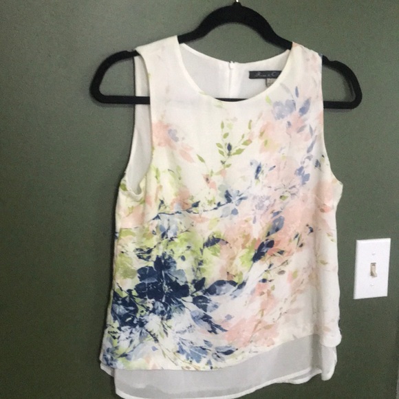 Sleeveless blouse never worn - Picture 1 of 3